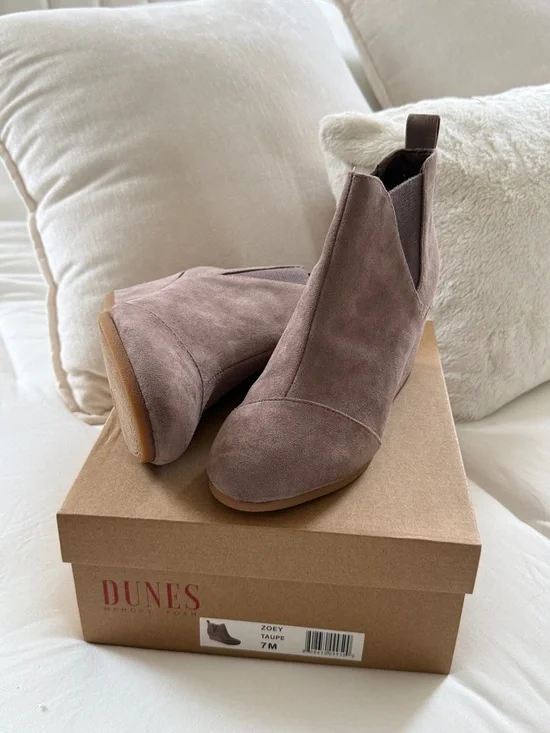 BRAND NEW DUNES Zoey Suede Women's Ankle Boots size 7 - Picture 2 of 10